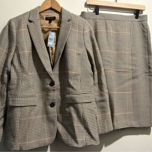 NWT Two Piece Ann Taylor Suit jacket & skirt